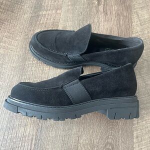 La CANADIENNE Black Suede Lug Sole Loafers